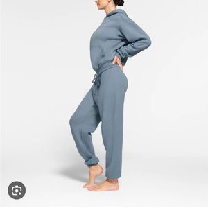 Skims cotton fleece classic jogger sweat pant.Brand new. XXS. Color: Steel blue